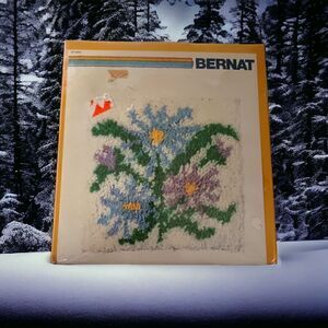 Bernat Latch Hook‎ Kit NEW Asters Flowers Floral 12x12 Vintage 1979 Farmhouse.